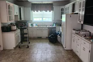 410 Zebulon St, Barnesville, GA 30204 - Photo 3
