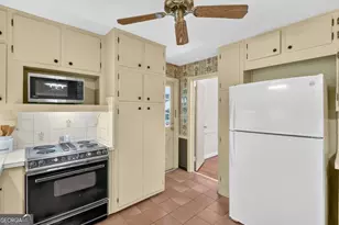 6885 Heathfield Dr, Atlanta, GA 30328 - Photo 13