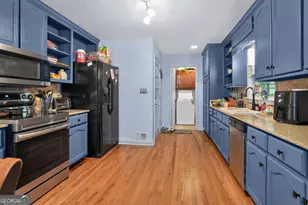 8198 Rockbridge Rd, Lithonia, GA 30058 - Photo 15