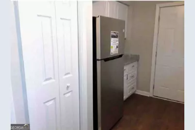 1652 Oak Knoll Circle SE, Atlanta, GA 30315 - Photo 5