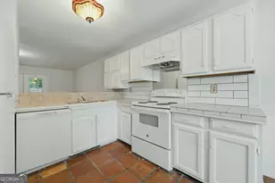 667 Hunting Creek Ln SE, Conyers, GA 30013 - Photo 5