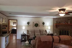 210 Pineview Ave, Baxley, GA 31513 - Photo 11