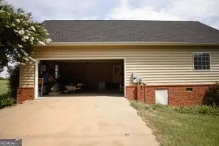247 Darrell Thompson Rd, Lyons, GA 30436 - Photo 3