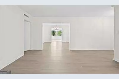 70 Chaumont Square NW, Atlanta, GA 30327 - Photo 7