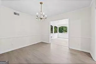 70 Chaumont Square NW, Atlanta, GA 30327 - Photo 9