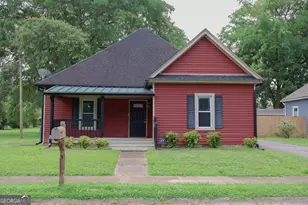 108 W 10th St, Chickamauga, GA 30707 - Photo 1