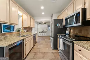 2035 Huntington Hill Trace, Buford, GA 30519 - Photo 9