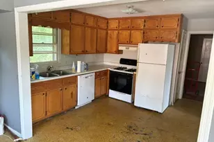 807 Spring Valley Dr, Forest Park, GA 30297 - Photo 5