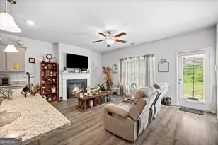 7503 Knoll Hollow Rd, Lithonia, GA 30058 - Photo 11