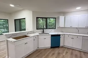 352 N Peak Dr, Alpharetta, GA 30022 - Photo 5