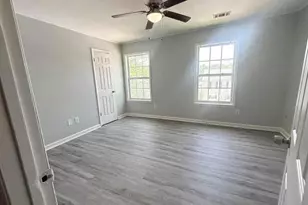 1021 Thornwood Ln, Stone Mountain, GA 30083 - Photo 3