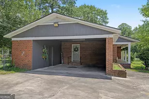221 S College St, Metter, GA 30439 - Photo 33