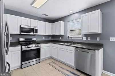 9517 Lakeview Road, Union City, GA 30291 - Photo 15