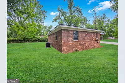 3911 5th Street, Garden City, GA 31408 - Photo 3