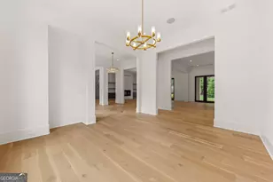 4550 Jolyn Pl, Sandy Springs, GA 30342 - Photo 9