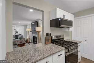 1110 Gettysburg Pl, Sandy Springs, GA 30350 - Photo 13