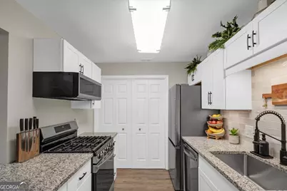 1110 Gettysburg Place, Sandy Springs, GA 30350 - Photo 11
