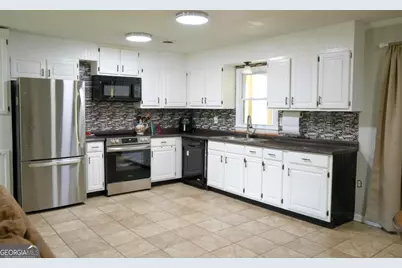 307 Pinewood Drive, Dublin, GA 31021 - Photo 13