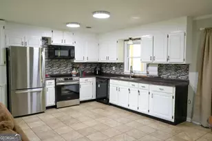 307 Pinewood Dr, Dublin, GA 31021 - Photo 13