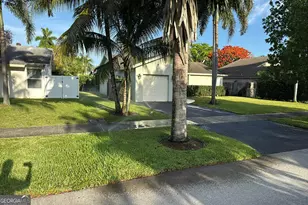 307 NW 39th Way, Deerfield Beach, FL 33442 - Photo 3