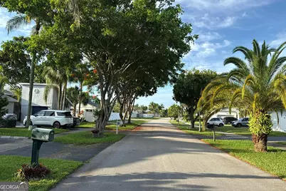307 NW 39th Way, Deerfield Beach, FL 33442 - Photo 5