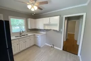 256 E Broad St, Winder, GA 30680 - Photo 7