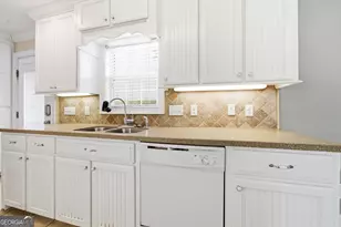1017 Mallery St, Saint Simons, GA 31522 - Photo 11