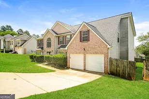 4621 Laura Pl, Lithonia, GA 30038 - Photo 3