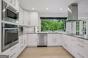5132 Willow Point Pkwy, Marietta, GA 30068 - Photo 11