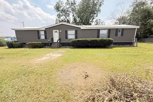 1361 Edgewood Ave, Douglas, GA 31533 - Photo 1