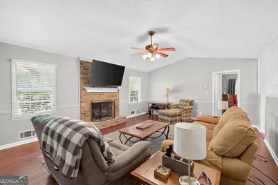 1561 Bentwood Drive SW, Lilburn, GA 30047 - Photo 5