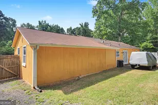 9018 Huntwood Ln, Riverdale, GA 30274 - Photo 15