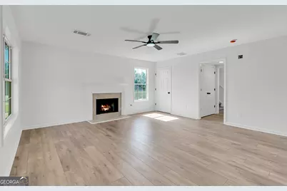 136 Calico Loop, Grantville, GA 30220 - Photo 5