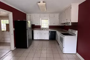 626 Sycamore St, Swainsboro, GA 30401 - Photo 3