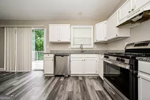 6155 Raleigh Oaks Ct, Lithonia, GA 30058 - Photo 7
