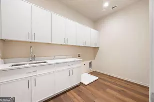 680 Carriage Dr, Sandy Springs, GA 30328 - Photo 45