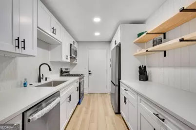 6851 Roswell Road #Q16, Atlanta, GA 30328 - Photo 11