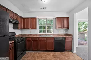 2045 Marbut Forest Dr, Lithonia, GA 30058 - Photo 11