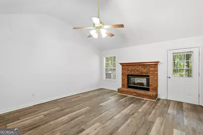 107 E Mills Avenue, Hinesville, GA 31313 - Photo 9