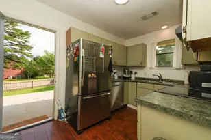 351 Freeport Dr, Lawrenceville, GA 30046 - Photo 9