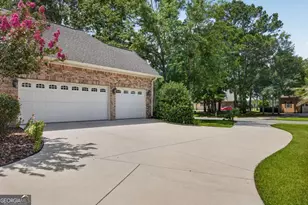 639 Chastain Cir, Richmond Hill, GA 31324 - Photo 3