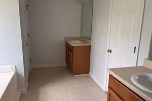637 Pointe S Pkwy, Jonesboro, GA 30238 - Photo 9