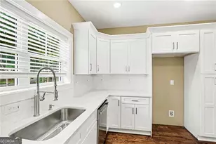 229 Little Brook Ln, Woodstock, GA 30188 - Photo 7