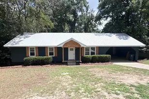 304 Pinewood Dr, Dublin, GA 31021 - Photo 1