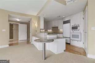700 Park Regency Pl NE, Atlanta, GA 30326 - Photo 13