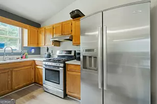 7106 Oakwood Cir, Rex, GA 30273 - Photo 9