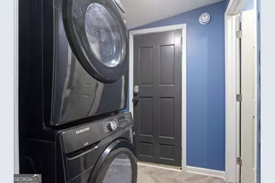 537 W Lake Avenue NW, Atlanta, GA 30318 - Photo 9