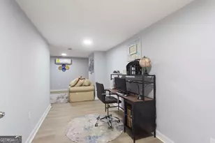 537 W Lake Ave NW, Atlanta, GA 30318 - Photo 21