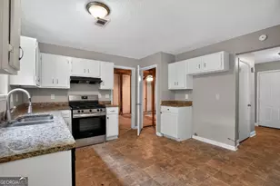 939 Lake Dr Ct, Stone Mountain, GA 30088 - Photo 13