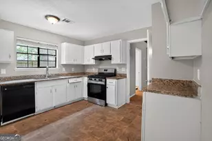 939 Lake Dr Ct, Stone Mountain, GA 30088 - Photo 11